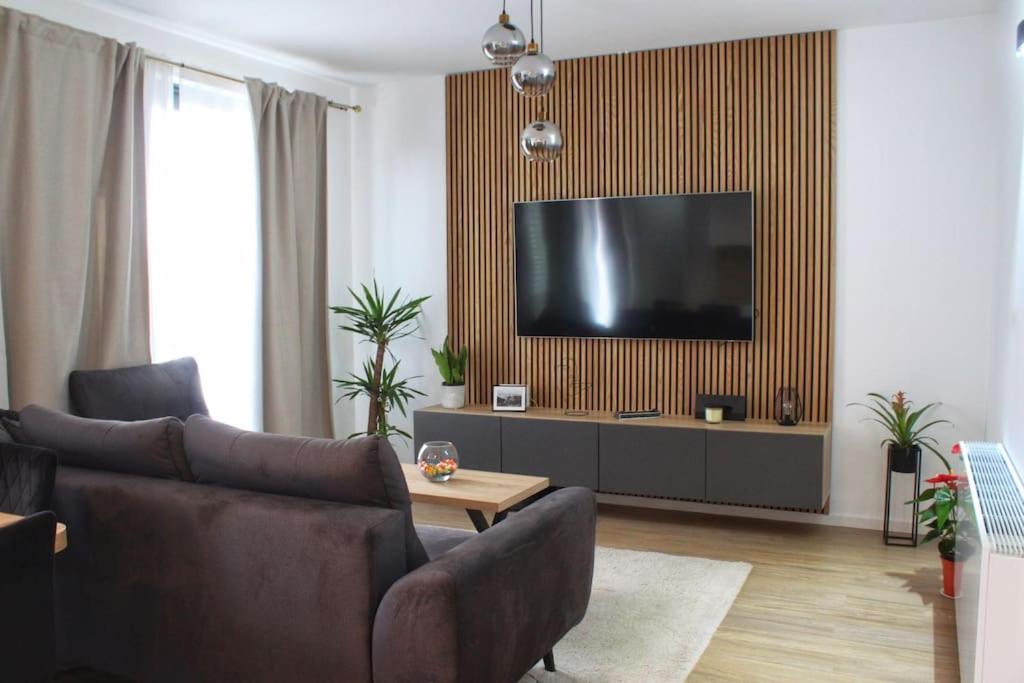 Fabulous With Spacious Garden