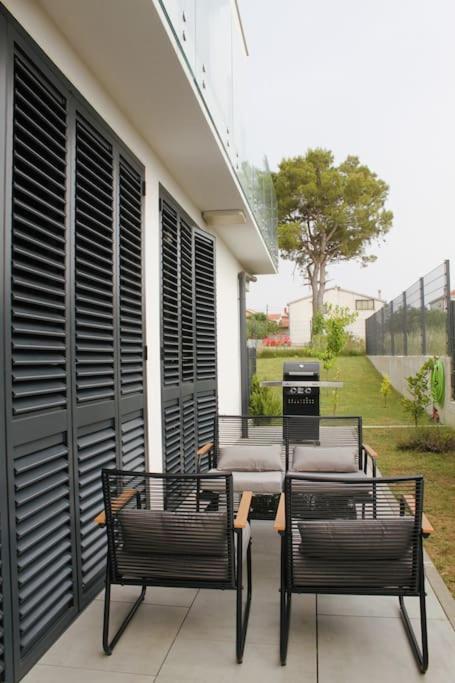 Fabulous With Spacious Garden Apartment Zadar