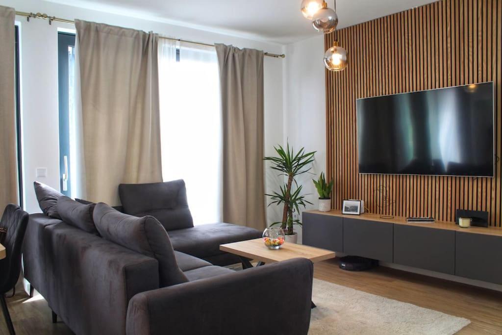 Fabulous With Spacious Garden